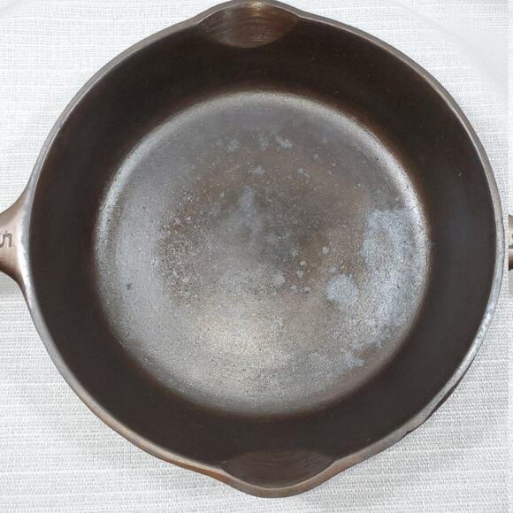 Vintage Unmarked #5 Wagner Cast Iron Skillet - Circa 1960's - Picture 4 of 9